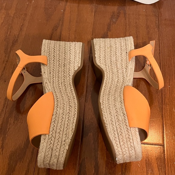 Platform sandals - Picture 2 of 5